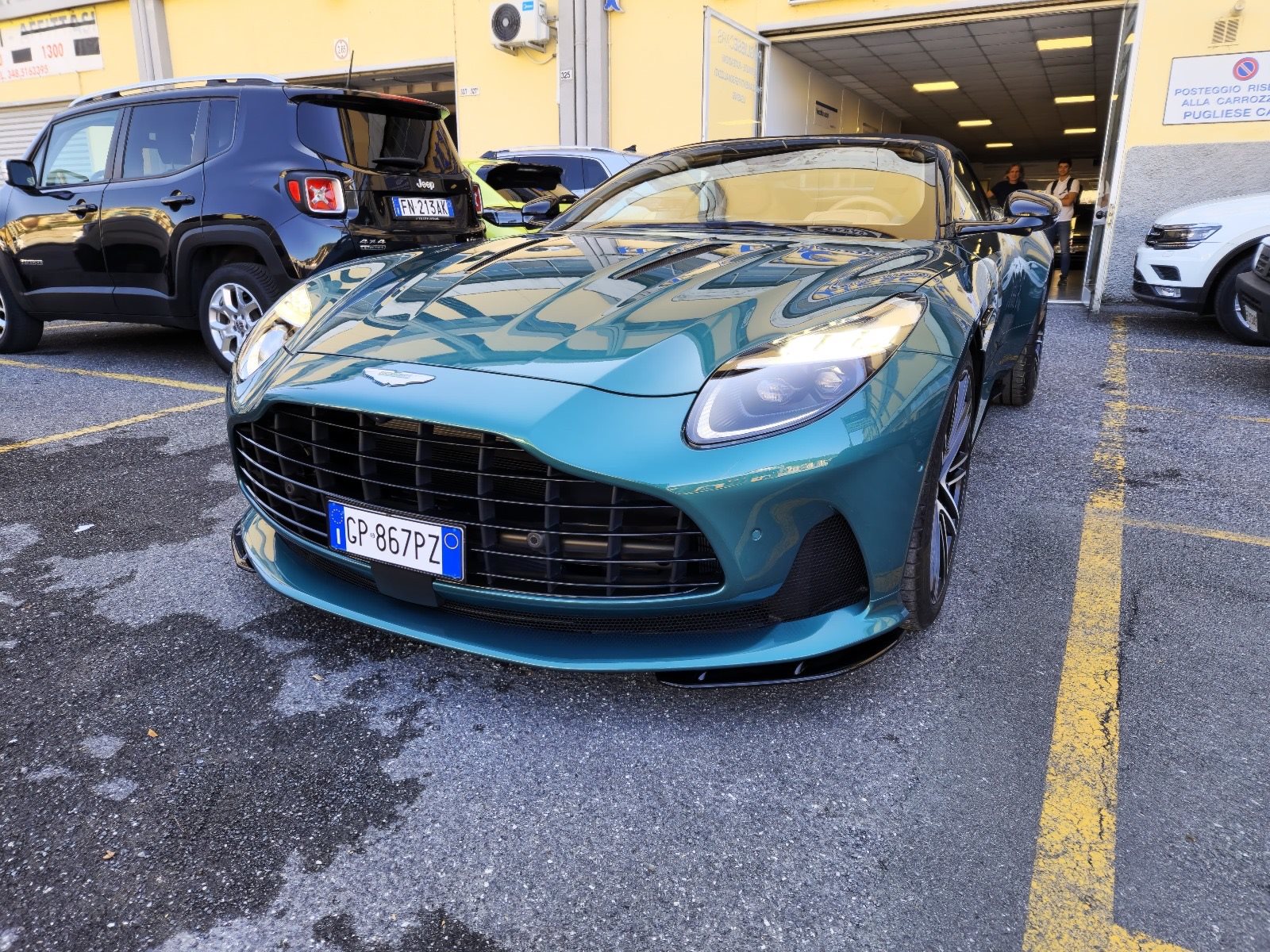ASTON MARTIN DB12